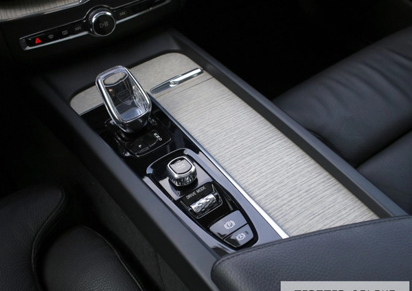 Volvo XC 60 cena 209999 przebieg: 61100, rok produkcji 2021 z Chełmża małe 596